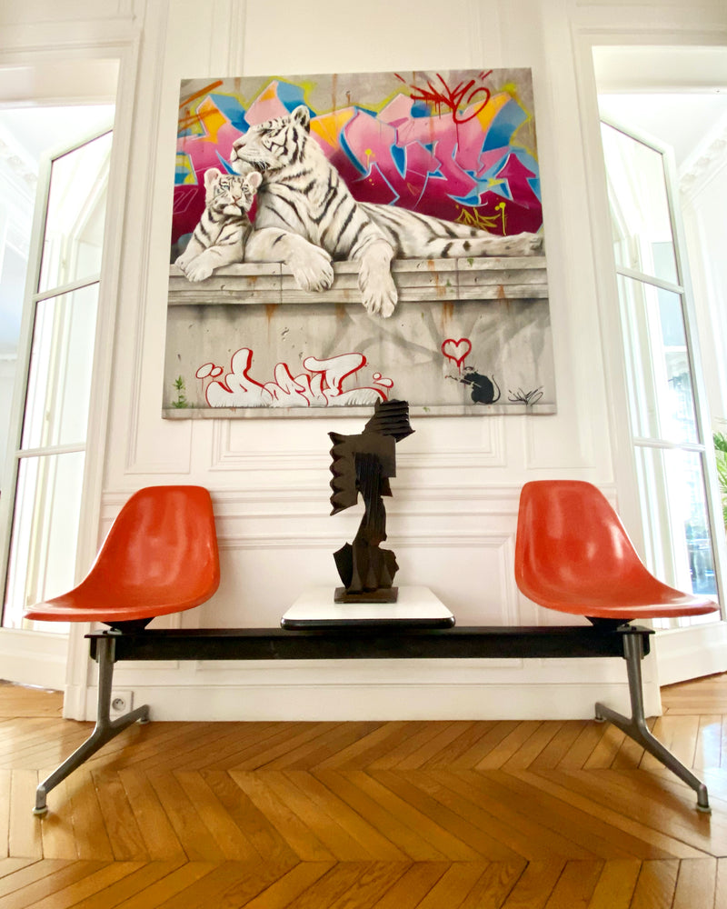 Tigres blancs street art de Dave Baranes dans un salon parisien